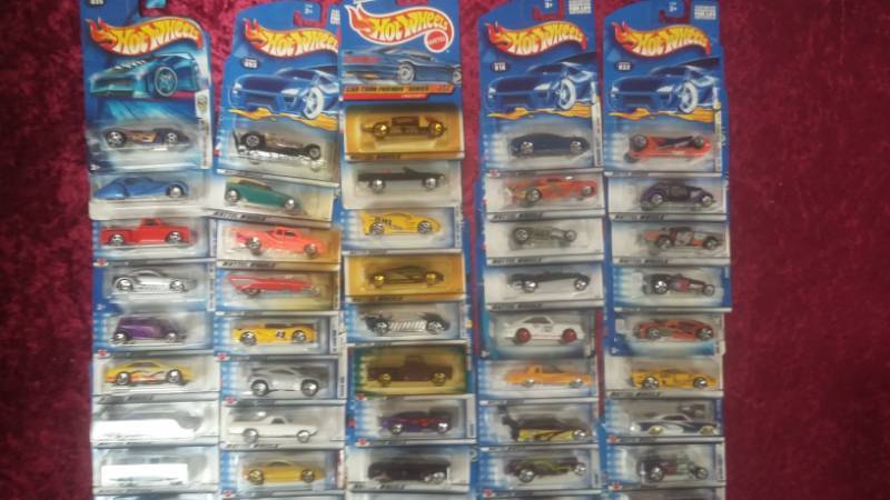 lot 5756 image: Large Lot of Hot Wheels