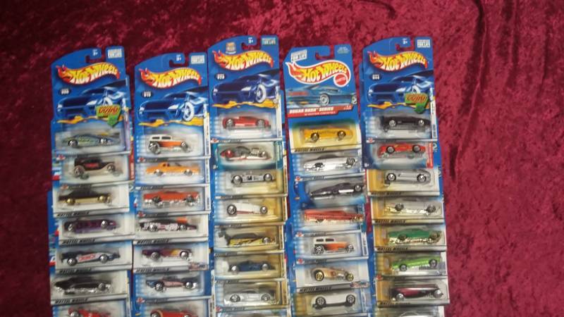 lot 5762 image: Large Lot of Hot Wheels