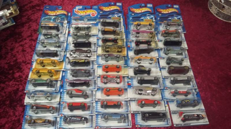 lot 5763 image: Large Lot of Hot Wheels