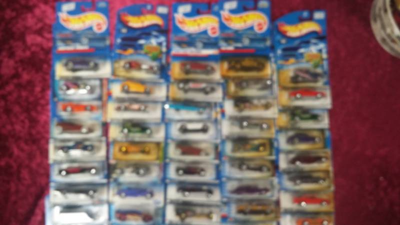 lot 5765 image: Large Lot of Hot Wheels