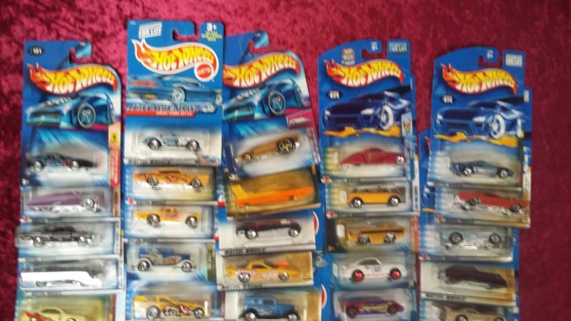 lot 5767 image: Large Lot of Hot Wheels