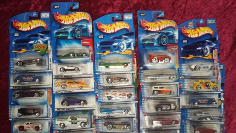 lot 5768 image: Large Lot of Hot Wheels