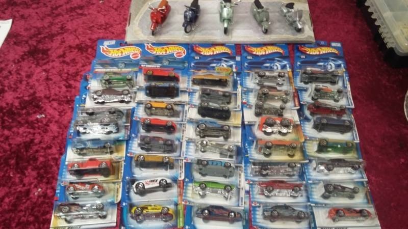 lot 5769 image: Large Lot of Hot Wheels