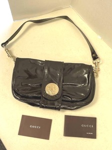 lot 1 image: Gucci Hysteria Papillon black patent leather clutch bag with crest emblem
