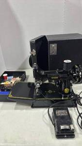 lot 200 image: Singer Featherweight Model 221 sewing machine with carrying case with thread and needles