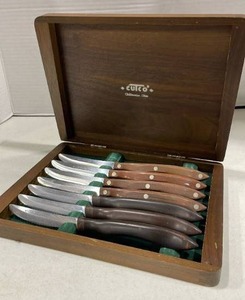 lot 1016 image: Cutco knife set in wood box