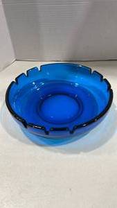 lot 1017 image: Cobalt glass ashtray 10 in diameter