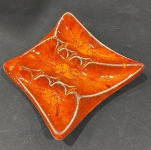 lot 1020 image: McCoy MCM ceramic ashtray 10 in wide