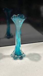 lot 1028 image: Art glass blue vase 11 in tall