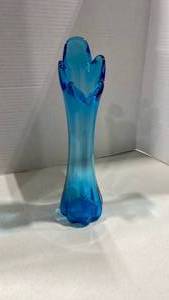 lot 1029 image: Vintage blue swung glass vase 11 in tall