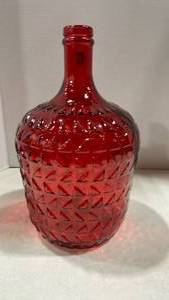lot 1032 image: Red glass bottle jug 13 in tall