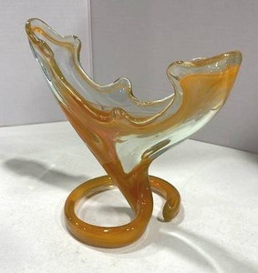 lot 1034 image: MCM art glass vase 8 in tall
