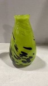 lot 1036 image: Art glass green vase 9 in tall