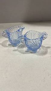 lot 1042 image: Cambridge Caprice moonlight blue creamer and sugar dishes