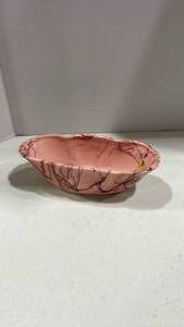 lot 1044 image: Vintage USA 202 pink dish 10 in wide