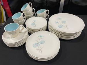lot 1046 image: Vintage wildflower dish set total 43 pieces