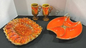 lot 1049 image: Vintage Cal. Orig. USA 617 & 715 serving platters with 2 mugs