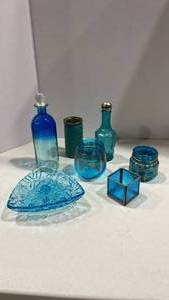 lot 1071 image: Assorted blue glass wares