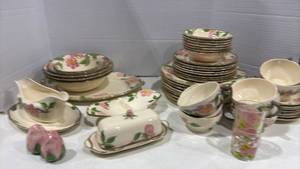 lot 1123 image: Franciscan Desert Rose Dinnerware Set