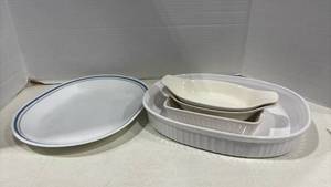 lot 1128 image: White Ceramic Bakeware and Serving Dish Set