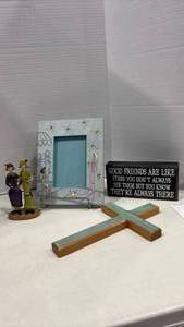 lot 1131 image: Girlfriends Home Decor and more