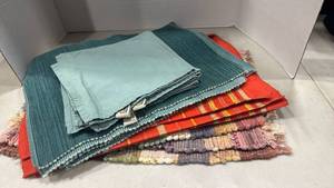 lot 1216 image: Placemats and cloth napkins