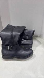 lot 1229 image: Boots size 10m