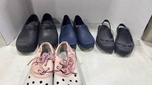 lot 1237 image: Crocs no slip and other size 10