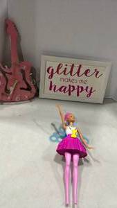 lot 1239 image: Barbie fair bubble maker, guitar shaped clock and wall decor