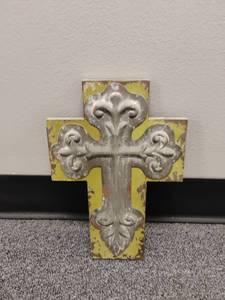 lot 1809 image: Wall Decor.  Wood and metal Cross 11 x 8