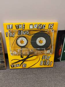 lot 1813 image: Wall Decor.  Canvas.  22 x 22
