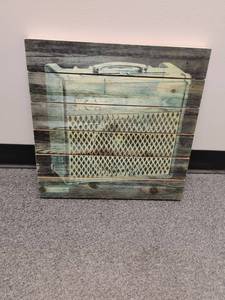 lot 1814 image: Wall Decor.  Wood Pallet.    18 x 18. Picture of amplifier