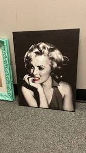 lot 1841 image: Marilyn Monroe canvas wall decor 19 x 15 in