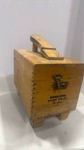 lot 2008 image: Esquire shoe valet with contents