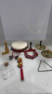 lot 2022 image: Kids musical instruments