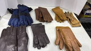 lot 2042 image: Men and women gloves