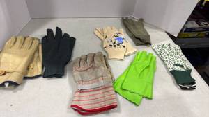 lot 2045 image: Gardening gloves