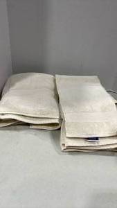 lot 2047 image: Bath towel and hand towels