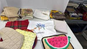 lot 2049 image: Kitchen towels and pot holders