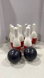 lot 2071 image: Plastic bowling set not complete set