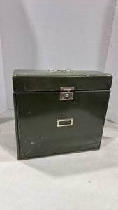 lot 2072 image: Vintage metal portable file box 12x13x6