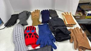 lot 2081 image: Gloves