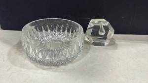 lot 2092 image: Bud vase paper weight and candy dish