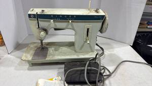 lot 2103 image: Singer fashion mage sewing machine