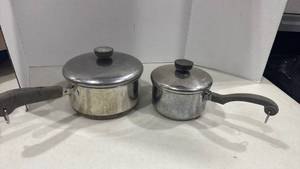 lot 2130 image: Revere Ware and Farberware pots 1 and 2 qt