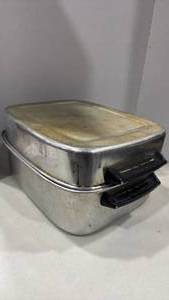 lot 2136 image: Frigidaire Radiant-Wall Spatter-Free Broiler Grill pan