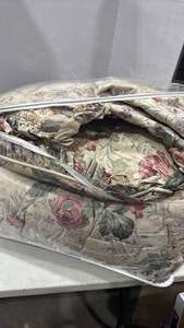 lot 2138 image: King size bedding set with throw pillows