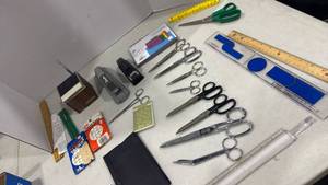 lot 2139 image: Office supplies including scissors, weather radio and more