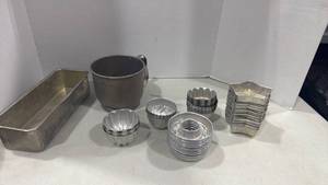 lot 2147 image: Foley 5 cup sifter, aluminum baking molds