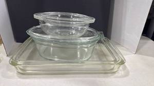 lot 2157 image: Clear Glass Bakeware Set with Lids